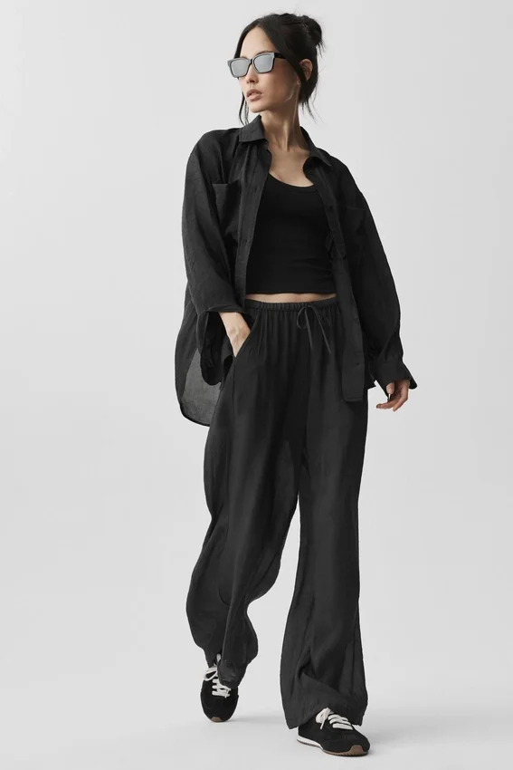 Halfdoorzichtige ‘Golden Hour’-broek met High-Waist en rechte pijpen – Zwart