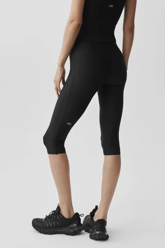 High-Waist Airlift Sleek Capri - Zwart