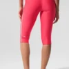 High-Waist Airlift Supergladde capri met contrast — Candy Red/White