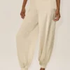 High-Waist Radiance-broek van zijden mix – Sandy Beige