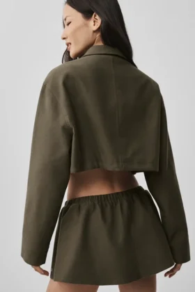 Kort ‘Fan Favorite’-jas met doorlopende rits – Olive Tree