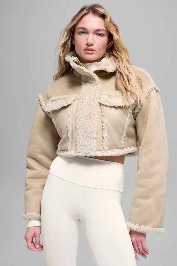 Kort jasje van imitatieschapenvacht met sneeuwval-effect - Woodland Tan