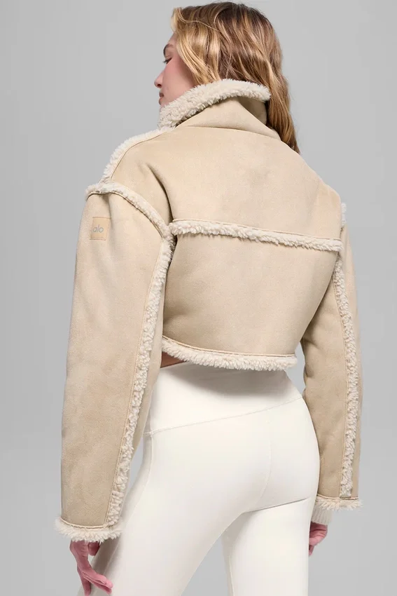 Kort jasje van imitatieschapenvacht met sneeuwval-effect - Woodland Tan