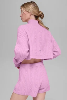 Kort Winter Bliss-trui met col en lange mouwen in kabelpatroon – Candy Heart P