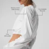 Korte, luchtige cover-up met volledige rits - White