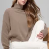 Korte New Class-trui met col van wol en kasjmier - Chai Latte