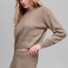 Korte New Class-trui met ronde hals van wol en kasjmier - Chai Latte