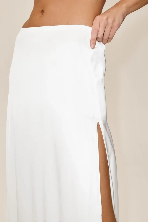 Lange rok met lage taille van zijden mix – Radiance – Wit
