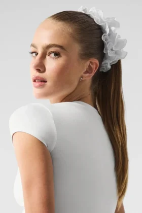 Micro Plisse Oversize Scrunchie – Wit