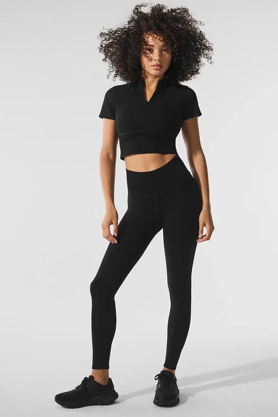 Naadloos, warm en zacht cropped shirt met korte mouwen voor de winter – Zwart