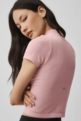 Naadloze Pointelle-top met hoge kraag en korte mouwen – Vintage Pink