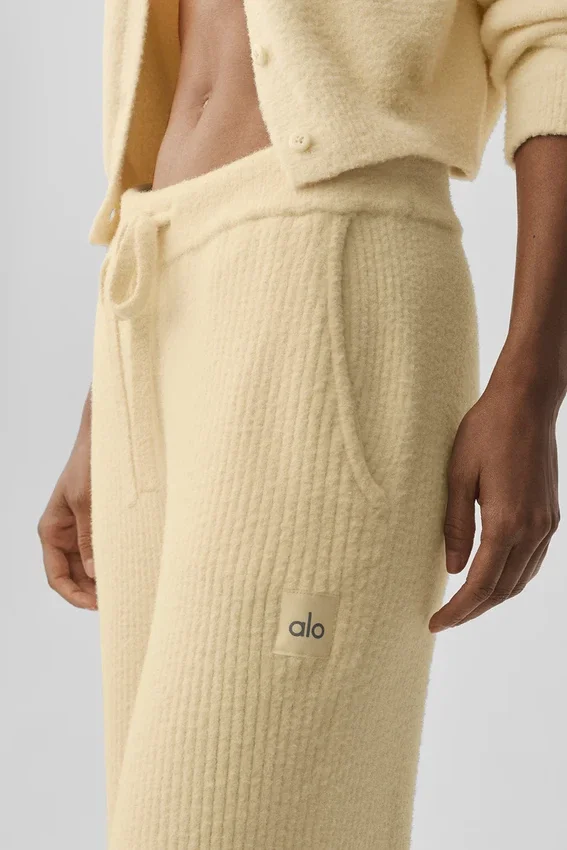 Snuggle Up-trui met broek met High-Waist-stijl en wijde pijpen – Candlelight Yellow