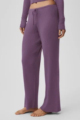 Trui Unwind-broek met middelhoge taille en wijde pijpen – Plum Kiss