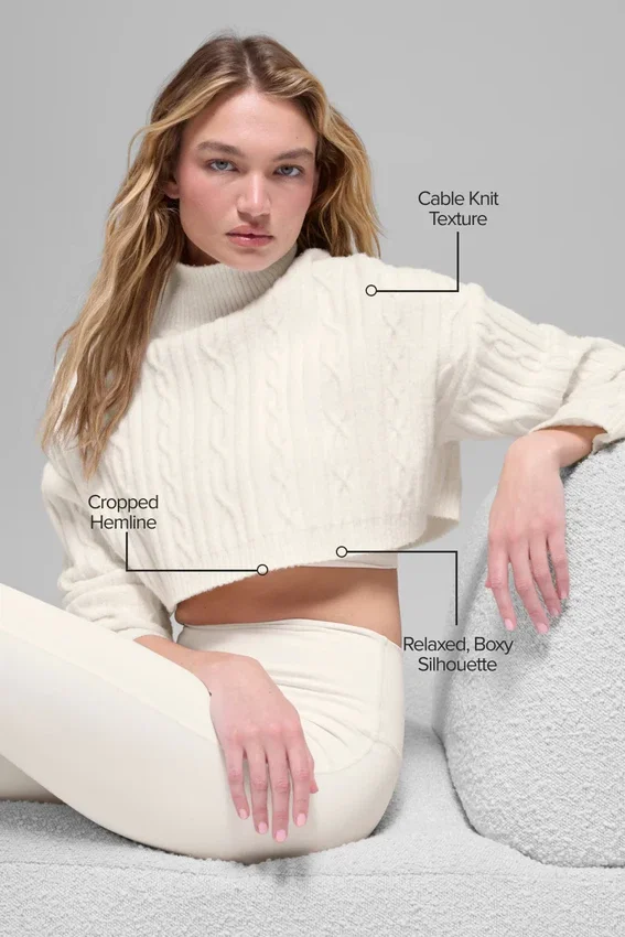Winter Bliss cropped coltrui met lange mouwen in kabelpatroon - Ivory
