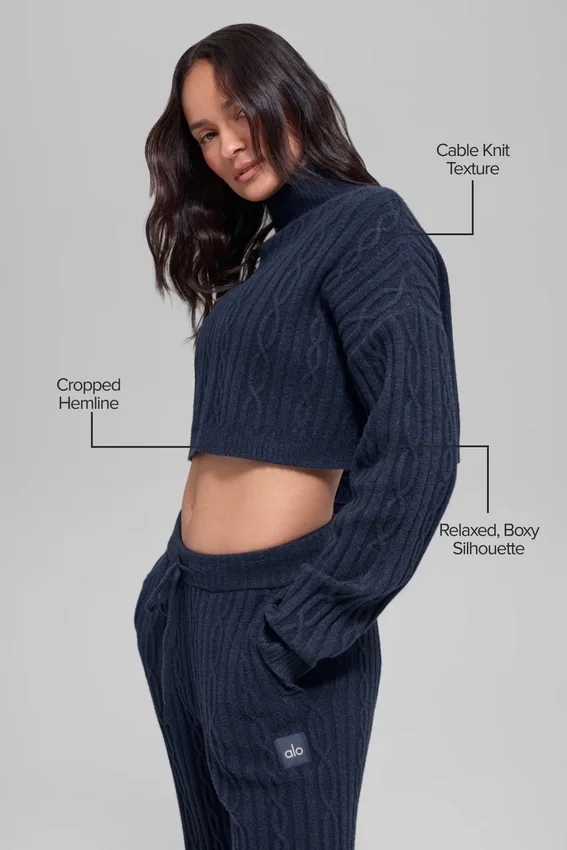 Winter Bliss cropped coltrui met lange mouwen in kabelpatroon - Navy