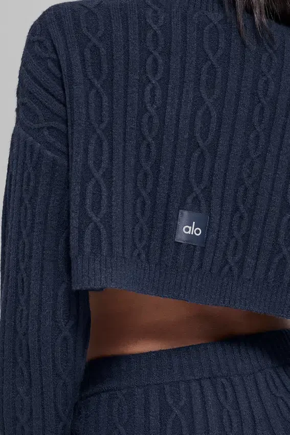 Winter Bliss cropped coltrui met lange mouwen in kabelpatroon - Navy