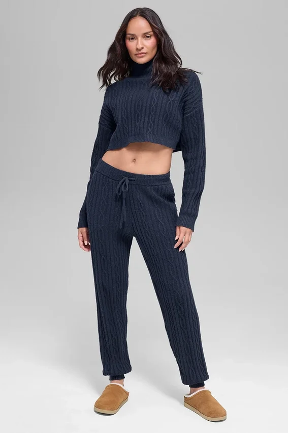 Winter Bliss cropped coltrui met lange mouwen in kabelpatroon - Navy