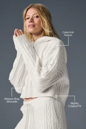 Winter Bliss-hoodie met kabelpatroon – ivoor
