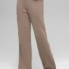 Wollen kasjmier High-Waist broek met wijde pijpen uit de New Class-collectie – Chai Latte