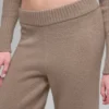 Wollen kasjmier High-Waist broek met wijde pijpen uit de New Class-collectie – Chai Latte