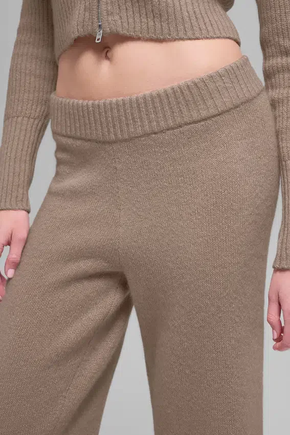 Wollen kasjmier High-Waist broek met wijde pijpen uit de New Class-collectie – Chai Latte