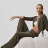 Wollen kasjmier High-Waist broek met wijde pijpen uit de New Class-collectie – Olive Tree