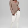 Wollen kasjmier New Class oversized trui met V-hals - Chai Latte