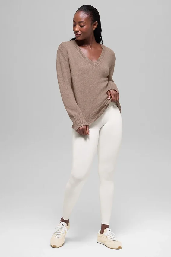 Wollen kasjmier New Class oversized trui met V-hals - Chai Latte