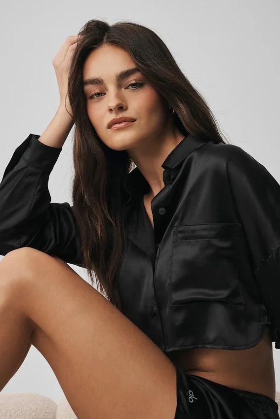 Zijde Luminous Cropped overhemd met lange mouwen en knopen - Zwart